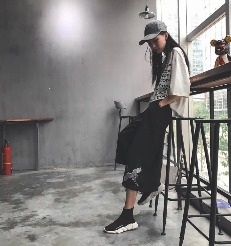 Black Crane Embrodery Loose Wide Capri Pants