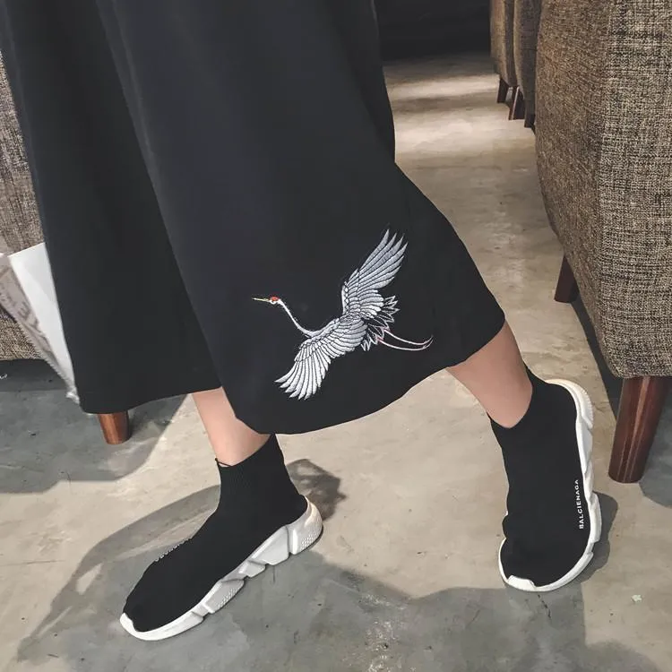 Black Crane Embrodery Loose Wide Capri Pants