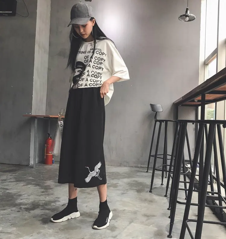 Black Crane Embrodery Loose Wide Capri Pants
