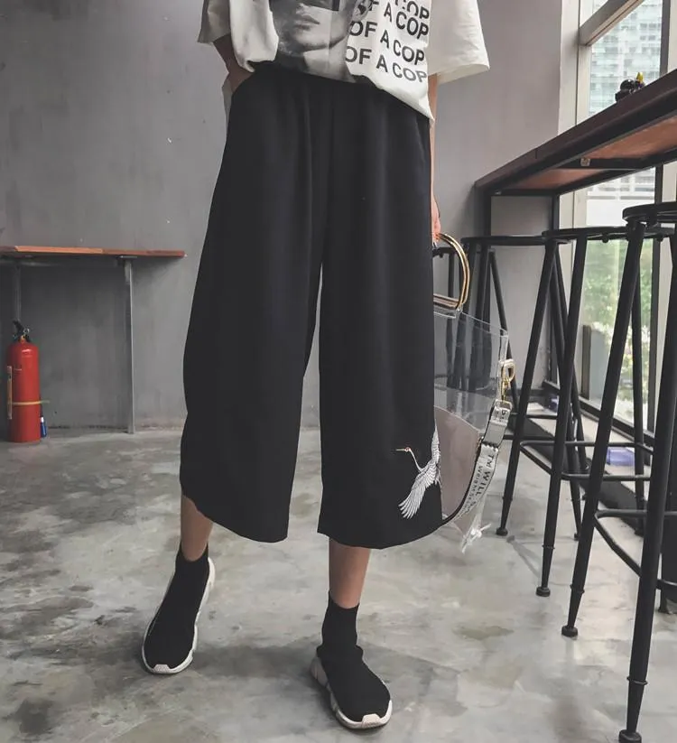 Black Crane Embrodery Loose Wide Capri Pants