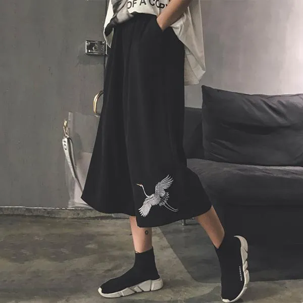 Black Crane Embrodery Loose Wide Capri Pants
